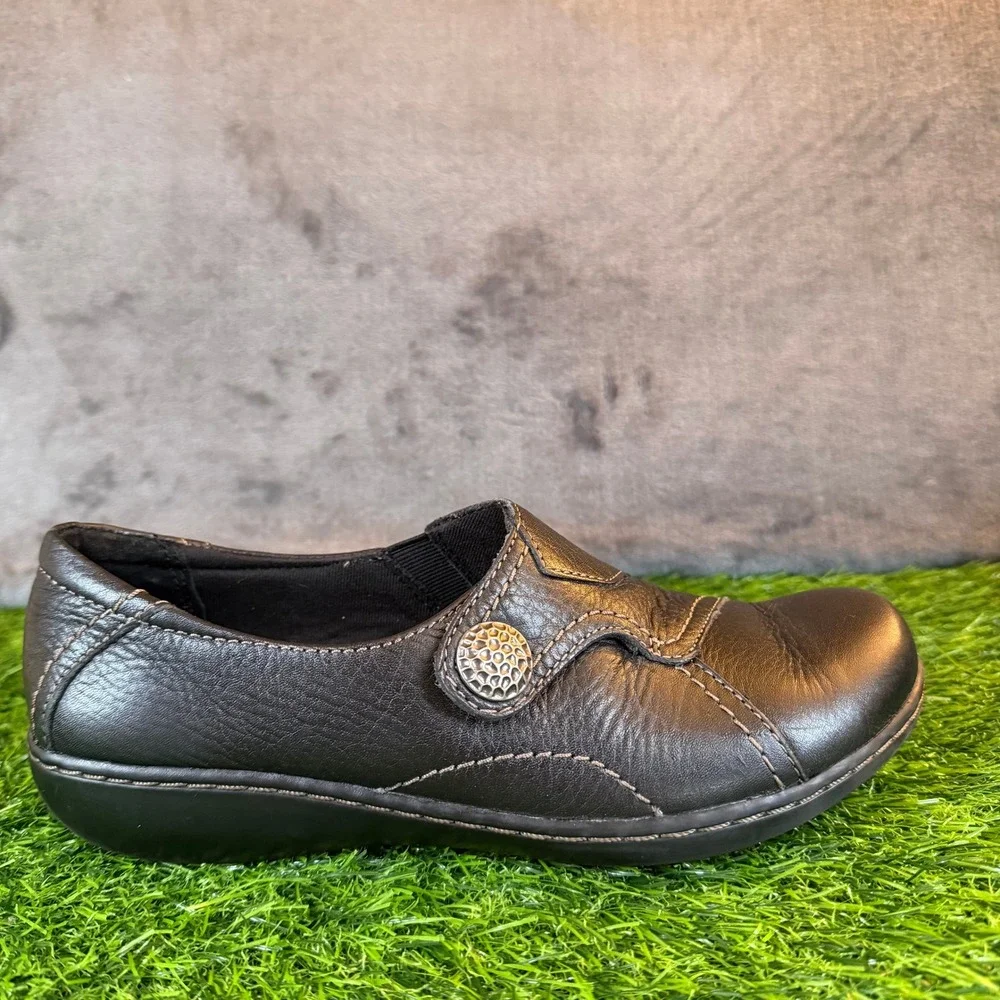 Clarks Bendables Black Leather‎ Button Slip On Flats Shoes Womens size 7 M